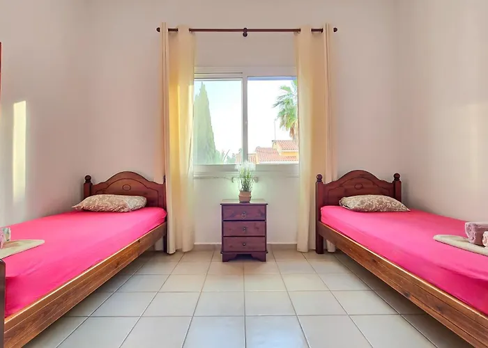 Css Cheerful Smart Superior 2bd Townhouse Limnaria Gardens Сasa de vacaciones Paphos