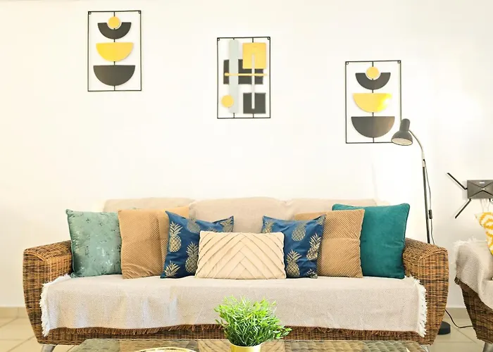 Css Cheerful Smart Superior 2bd Townhouse Limnaria Gardens